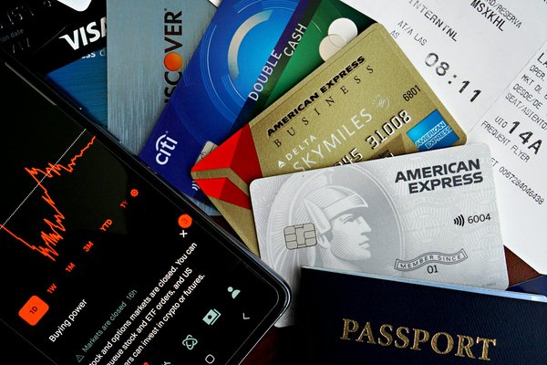 Quels sont les impacts des nouvelles réglementations sur l'industrie du voyage ?